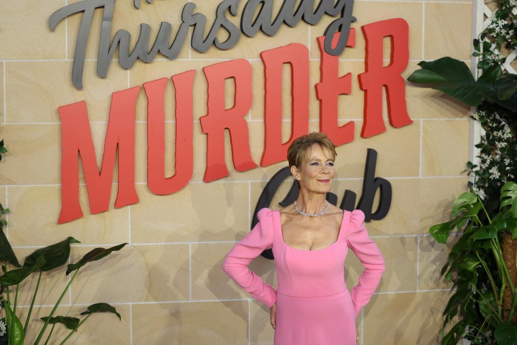 Celia Imrie en la premiere en Londres de 'The Thursday Murder Club'. EFE/EPA/NEIL HALL
