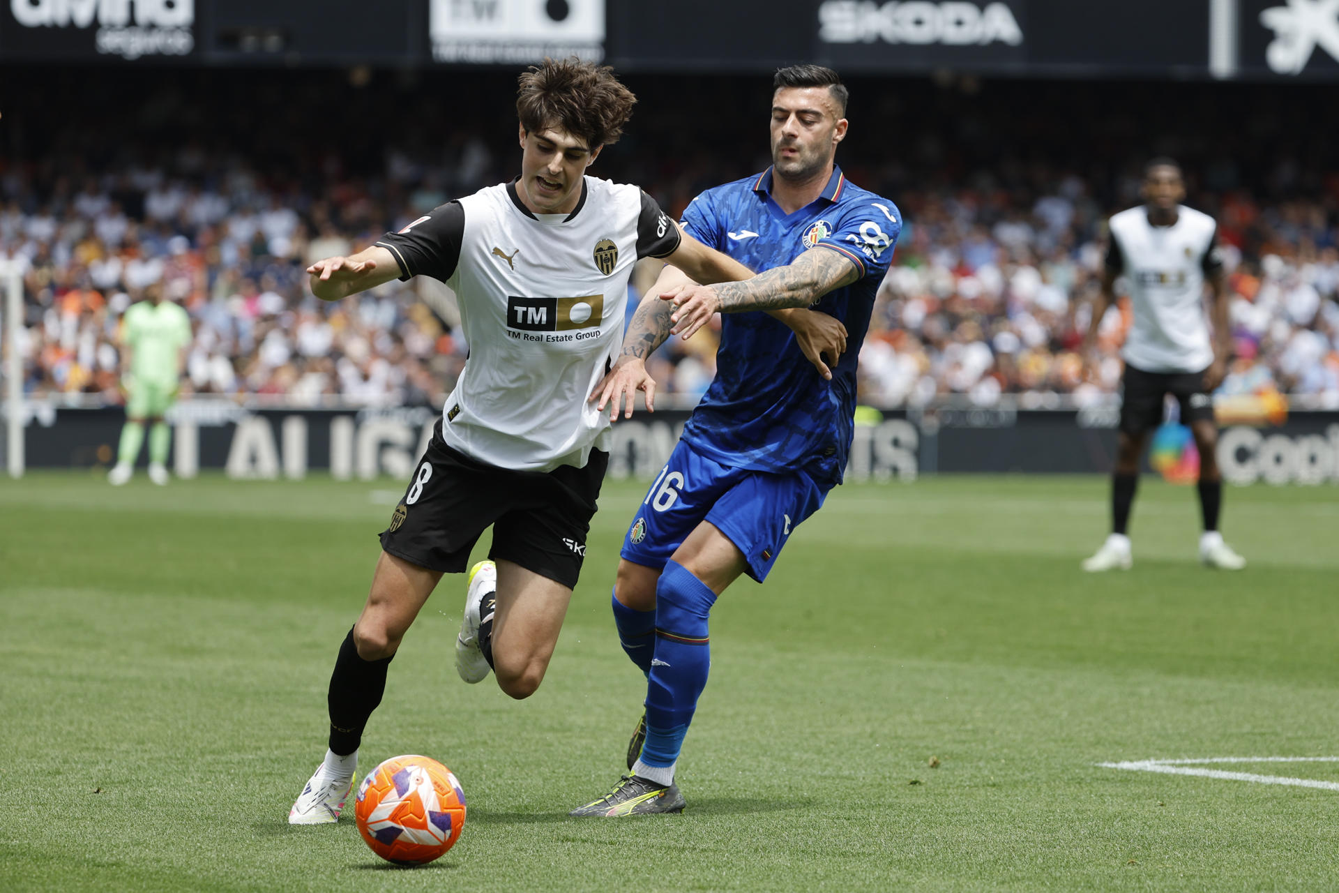 Javi Guerra amplía su contrato con el Valencia hasta 2029 | Qué Pasa