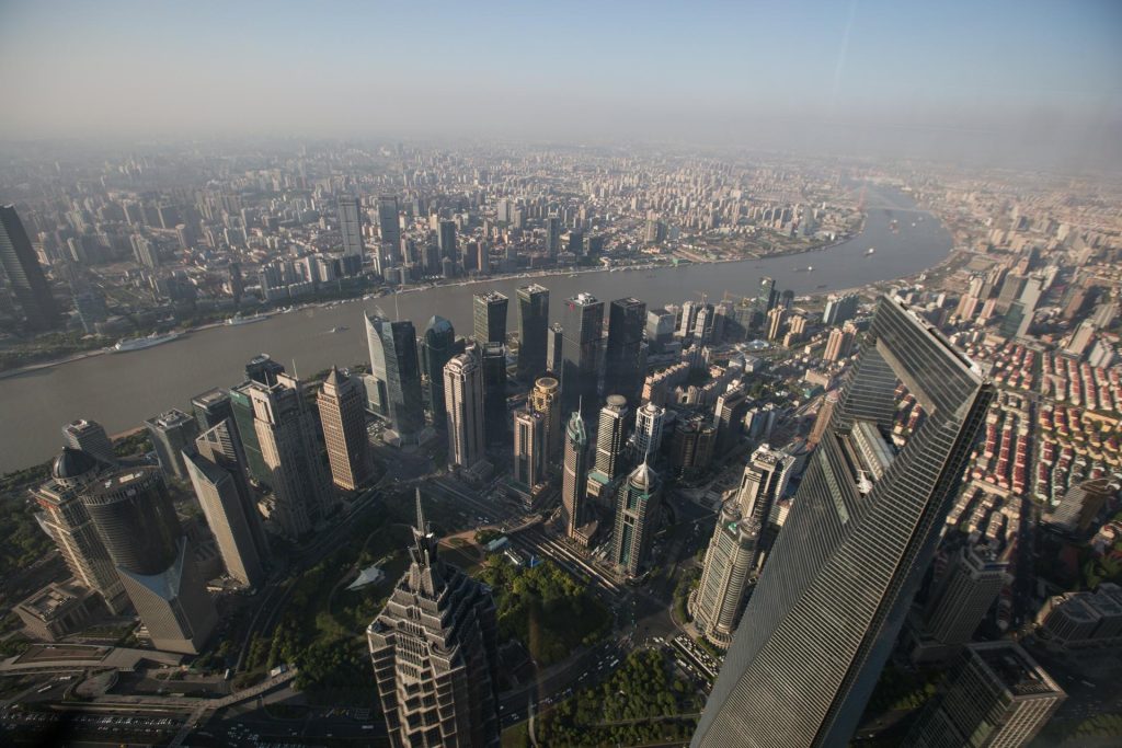 Vista general de la ciudad china de Shanghai. EPA/ROMAN PILIPEY