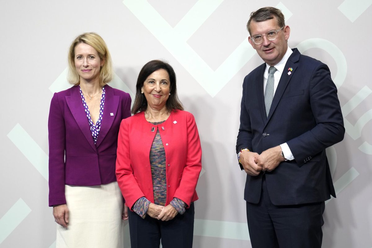 La Alta Representante de la Unión Europea para Asuntos Exteriores y Política de Seguridad, Kaja Kallas, (I) y el ministro de Defensa de Dinamarca, Troels Lund Poulsen, (D) reciben a la ministra de Defensa de España, Margarita Robles, (C) antes de la reunión informal de ministros de Defensa de la UE en Copenhague, Dinamarca, 29 de agosto de 2025. (Dinamarca, España, Copenhague) EFE/EPA/THOMAS TRAASDAHL DENMARK OUT
 
//////////
 
Copenhagen (Denmark), 29/08/2025.- EU High Representative for Foreign Affairs and Security Policy Kaja Kallas (L) and Denmark's Defense Minister Troels Lund Poulsen (R) welcome Spain's Defense Minister Margarita Robles before the informal EU defense ministers' meeting in Copenhagen, Denmark, 29 August 2025. (Dinamarca, España, Copenhague) EFE/EPA/THOMAS TRAASDAHL DENMARK OUT
