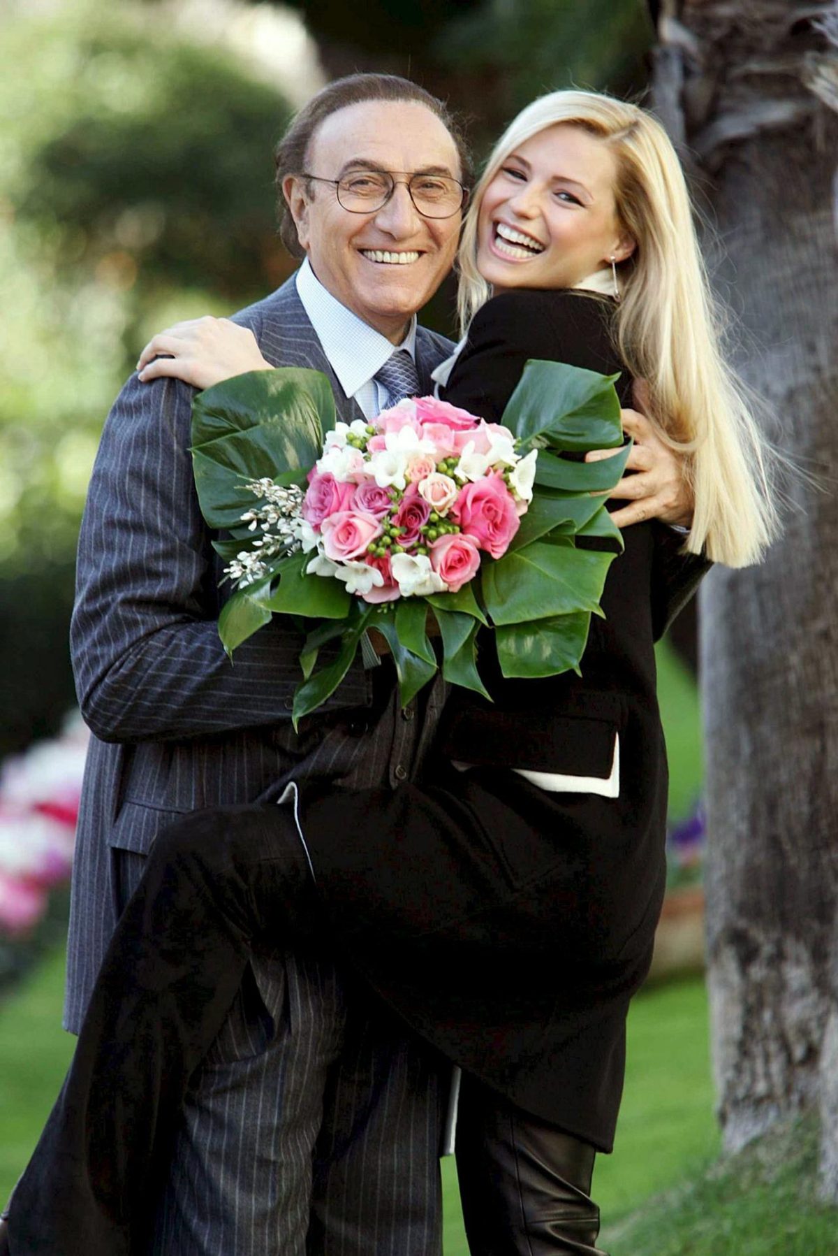 El presentador de televisión italiano Pippo Baudo y la presentadora italo-suiza Michelle Hunziker posa para la prensa durante la presentación el LVII Festival della Canzone italiana (Festival de la Canción italiana) en San Remo, en la región de Liguria, 29 de enero de 2007.
EFE/Luca Zennaro