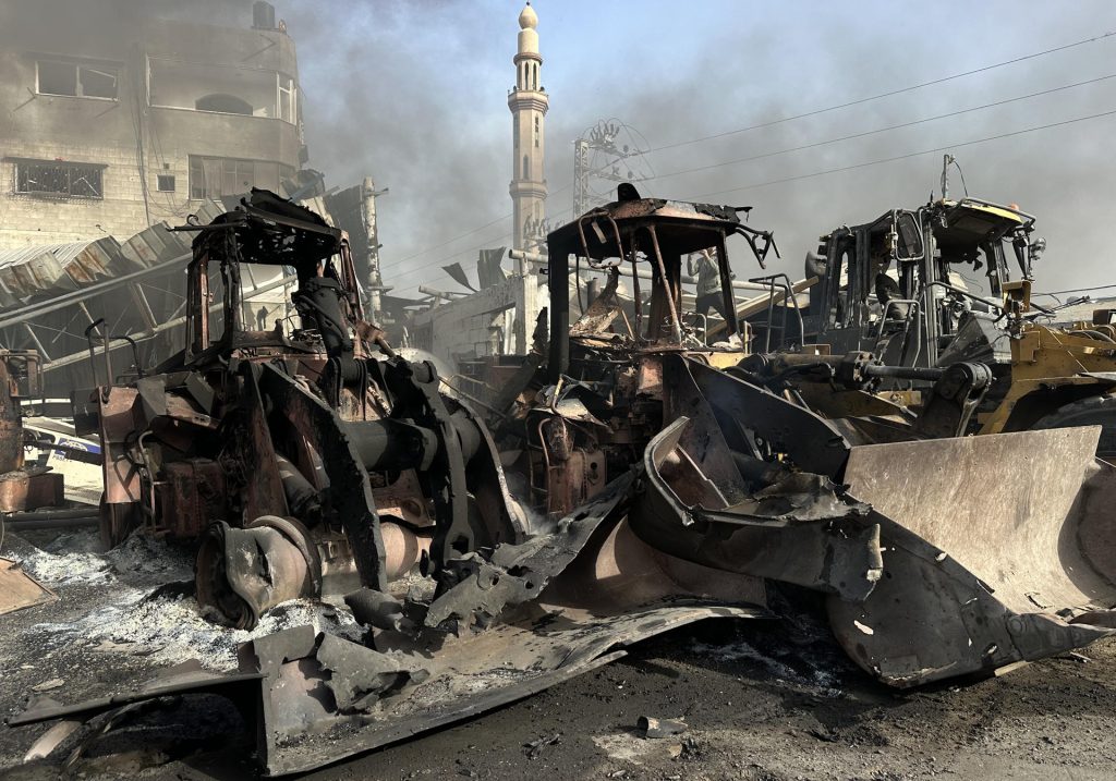 Imagen de archivo de un los daños causados por un ataque israelí sobre Gaza. EFE/Ahmad Awad