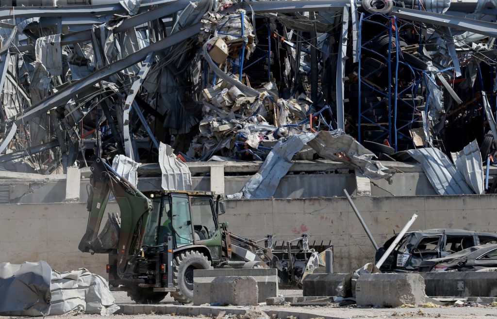 Beirut (Lebanon), 25/08/2020.- A view of damages in Beirut port, Lebanon, 25 August 2020. According to Lebanese Health Ministry at least 181 people were killed, and more than six thousand injured in the Beirut Daños en el puerto de Beirut por la explosión.EFE/Archivo/ABIL MOUNZER