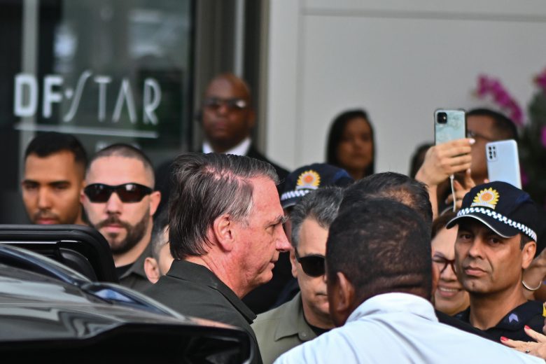 Bolsonaro sale de la prisión domiciliaria tras condena para un procedimiento  ambulatorio | Qué Pasa