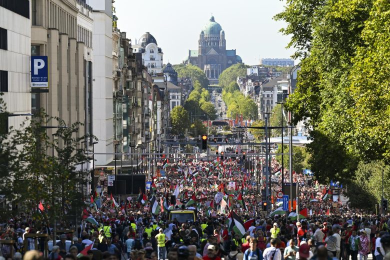 Decenas de miles de personas toman las calles de Bruselas para pedir el ...