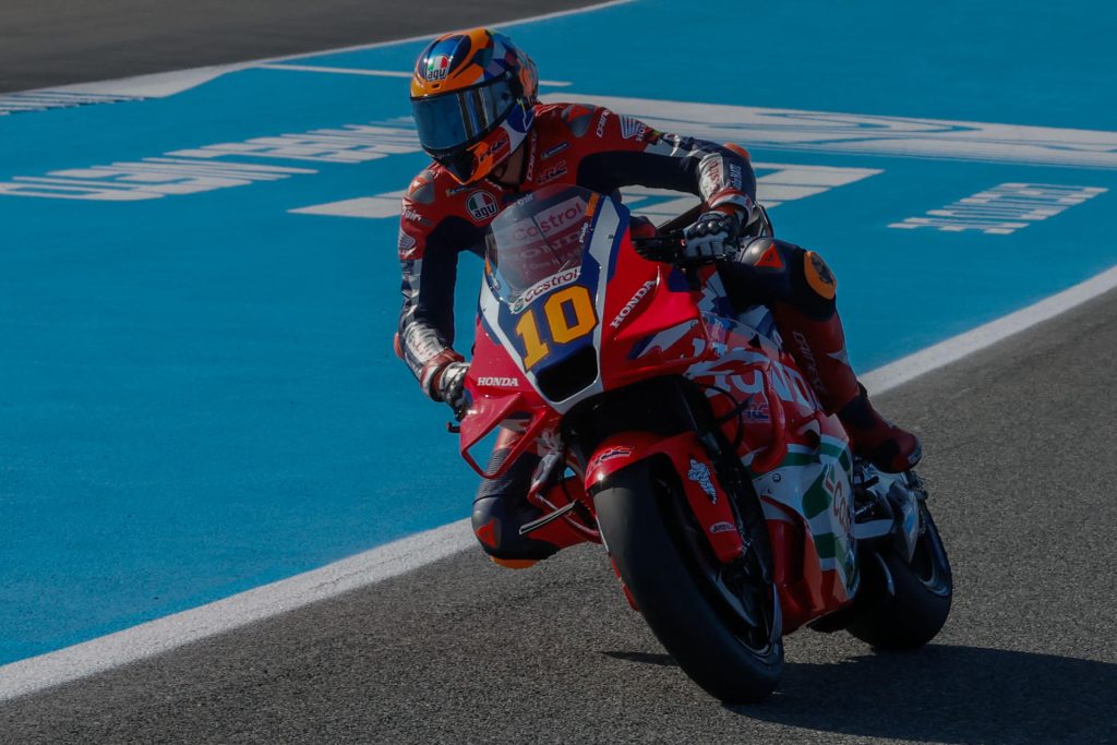 El italiano Luca Marini, que seguirá siendo piloto oficial de Honda Racing Corporation (HRC) en la temporada 2026 del Campeonato del Mundo de MotoGP. EFE/José Manuel Vidal