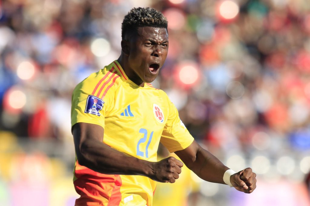 Néiser Villarreal de Colombia celebra uno de sus tres goles este sábado en el partido de cuartos de final de la Copa Mundial Sub-20 ante España en el estadio Fiscal de Talca (Chile). EFE/ Benjamín Hernández
