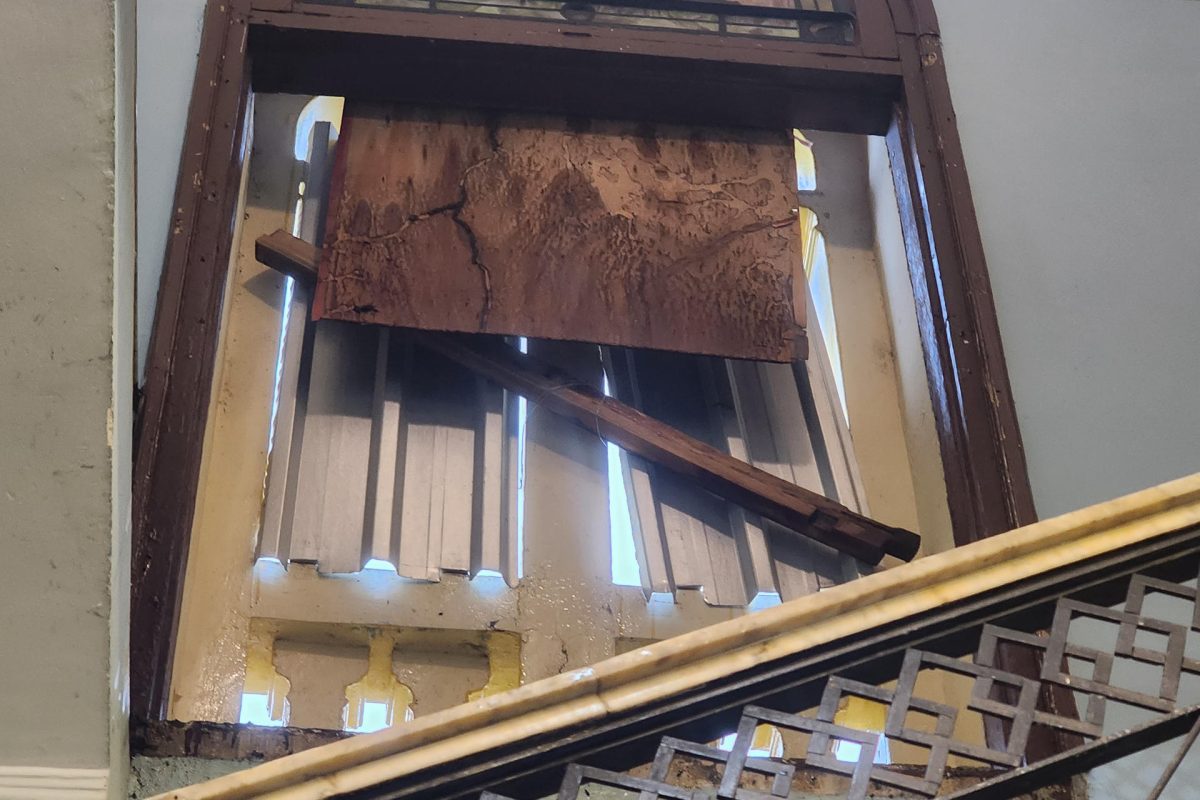 Fotografía cedida por el párroco Rogelio Dean Puerta del Santuario de la Virgen de la Caridad del Cobre que muestra los daños en el interior del templo tras el paso del huracán Melissa, este miércoles en Santiago de Cuba (Cuba). EFE/ Rogelio Dean Puerta
