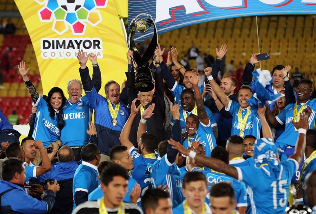 Imagen de archivo de el en ese entonces el director técnico de Millonarios Miguel Ángel Russo (c). EFE/MAURICIO DUEÑAS CASTAÑEDA