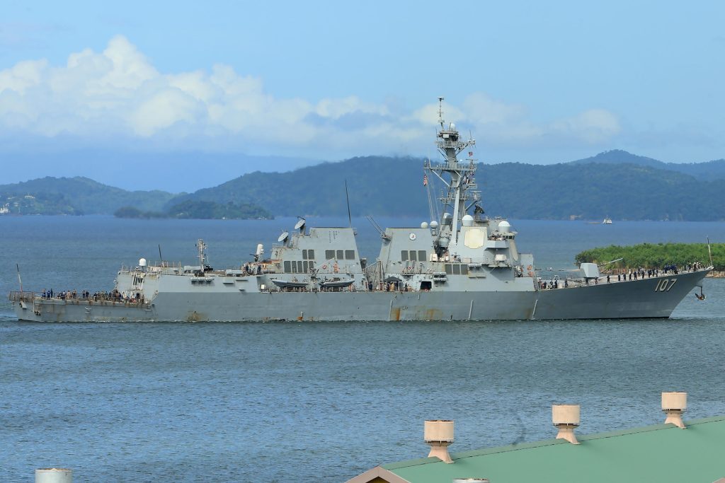 El destructor USS Gravely de la Armada de Estados Unidos fue captado el pasado 26 de octubre a su arribó a Puerto España (Trinidad y Tobago). EFE/Karla Ramoo