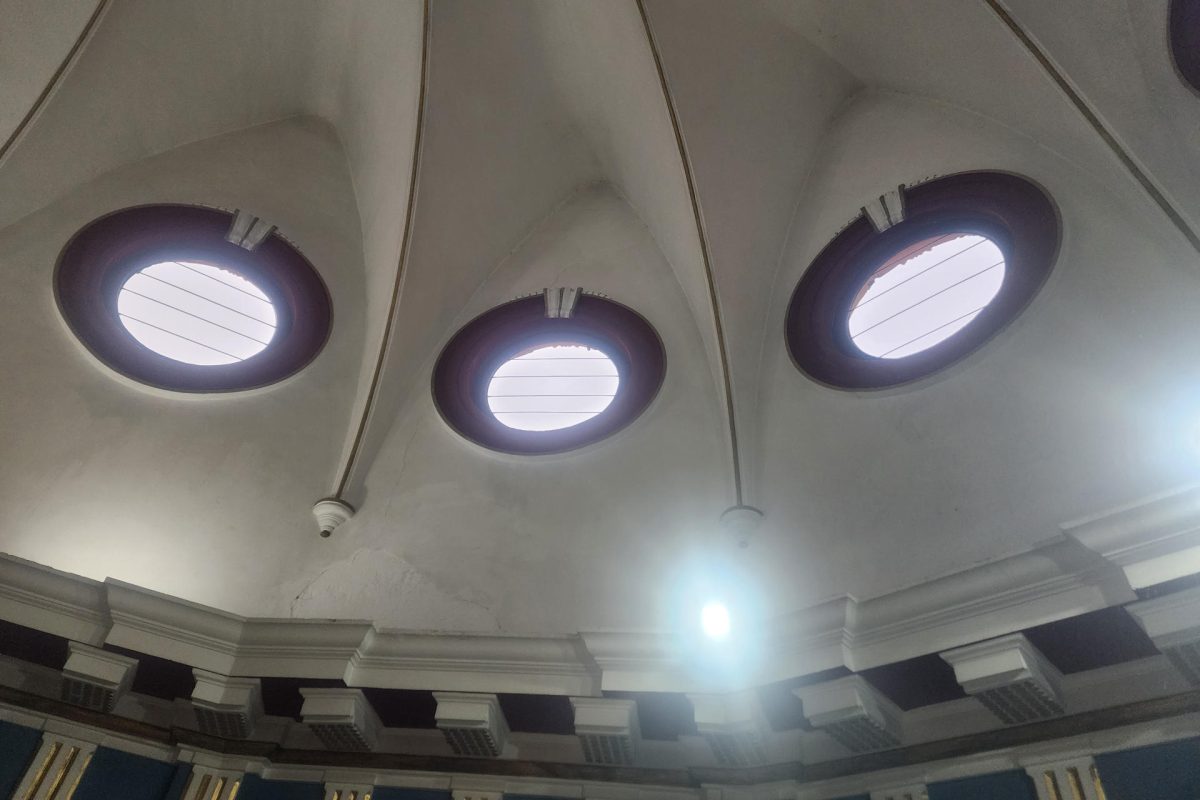 Fotografía cedida por el párroco Rogelio Dean Puerta del Santuario de la Virgen de la Caridad del Cobre que muestra los daños en el interior del templo tras el paso del huracán Melissa, este miércoles en Santiago de Cuba (Cuba).EFE/ Rogelio Dean Puerta
