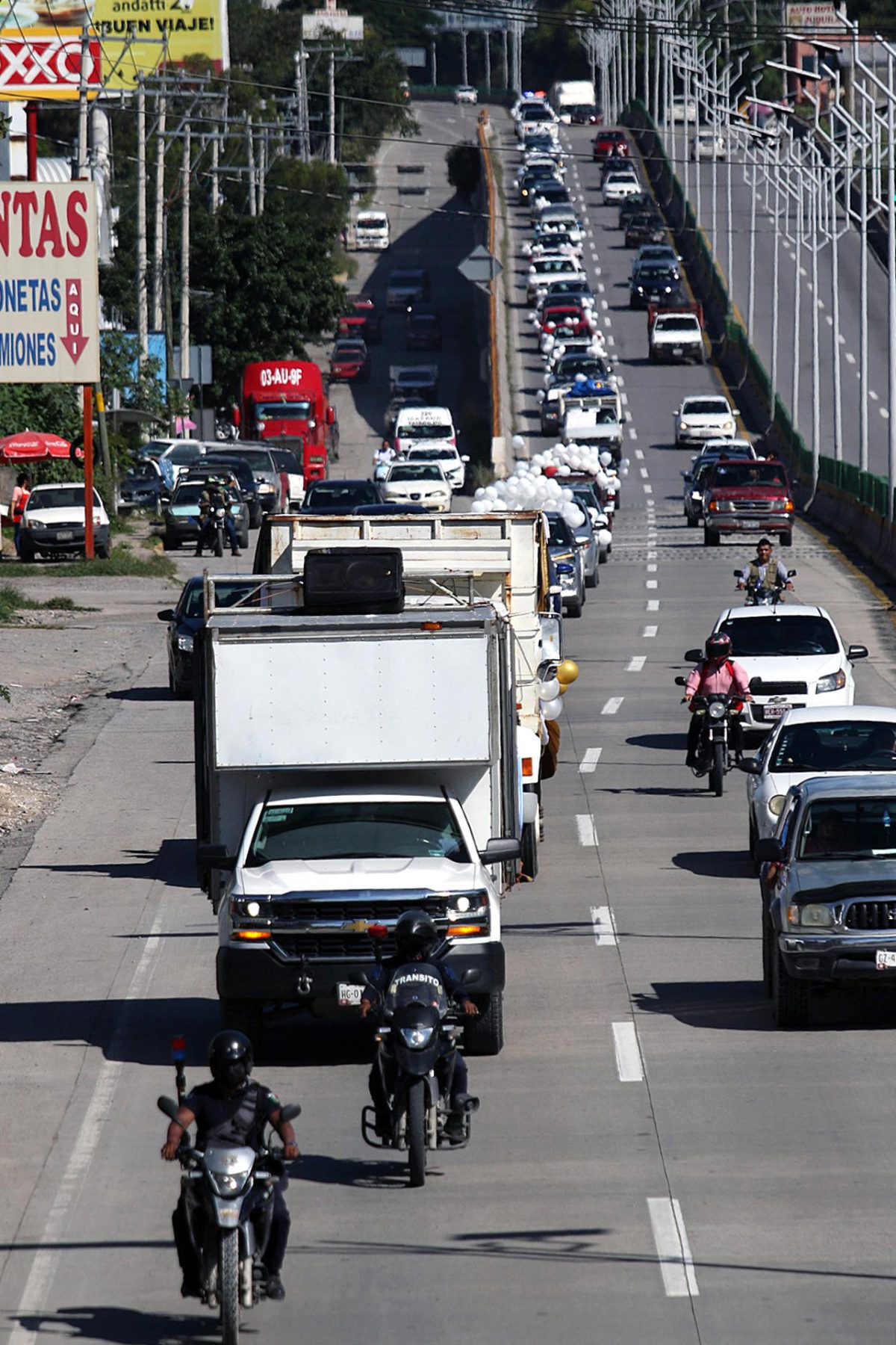 Fotografía de una caravana por la Paz este sábado, en el municipio de Chilpancingo, en Guerrero (México). EFE/José Luis de la Cruz

