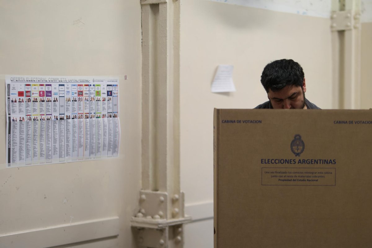 Abren los centro de votación en Argentina para las elecciones ...