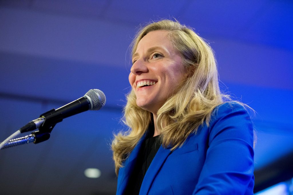 Foto de archivo de la candidata demócrata Abigail Spanberger. EFE/ Michael Reynolds