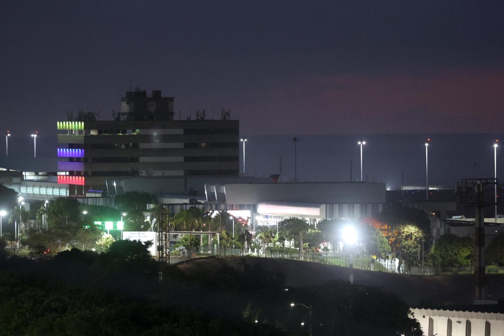 Fotografía que muestra el aeropuerto internacional Simón Bolívar este sábado, en Maiquetía (Venezuela). EFE/ Miguel Gutierrez