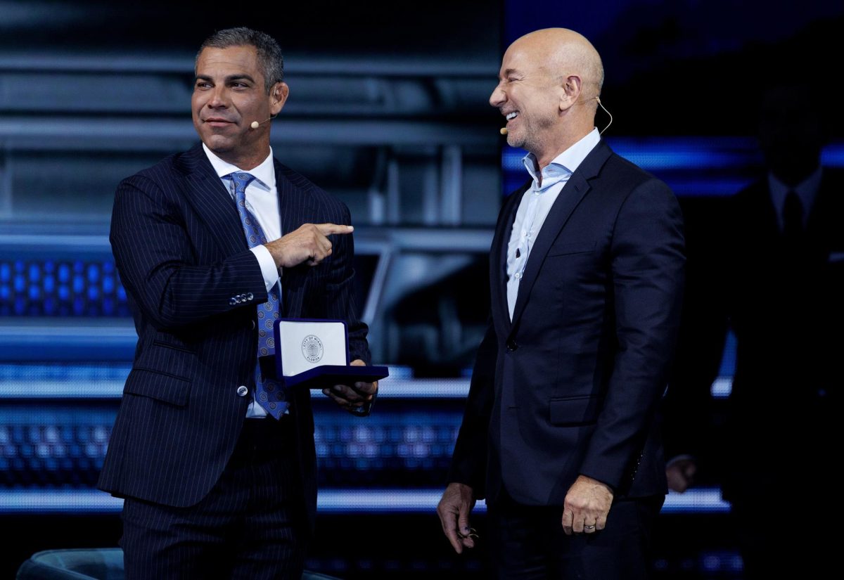 Jeff Bezos busca construir centros de datos en el espacio con su ...