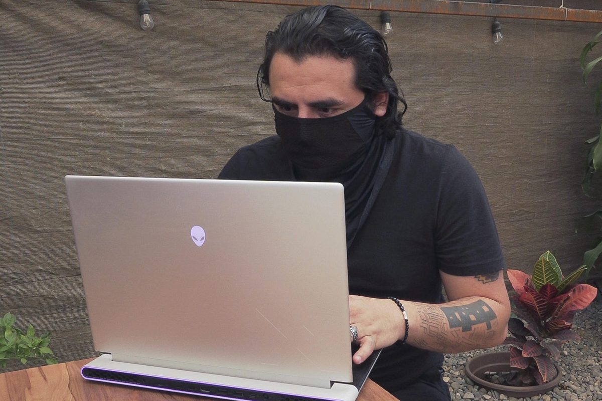 El fundador del Colectivo DLR, Andy Torres, habla durante una entrevista para EFE este viernes, en el estado de Oaxaca (México). EFE/ Jesús Méndez
