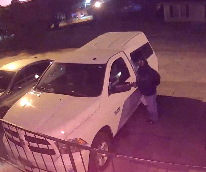 Un hombre de 51 años identificado como Antuan Delvon Tanner enfrenta ocho cargos de delito grave por presuntamente allanar varios vehículos en Asheboro. 