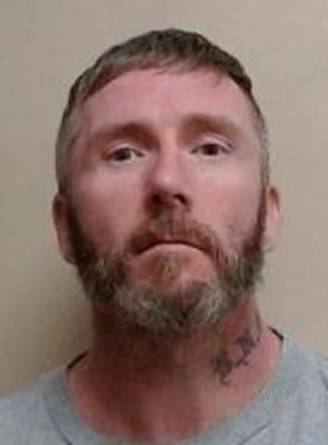 Los agentes penitenciarios y policiales buscan a Roy Burgess, de 42 años, quien escapó esta tarde del Centro Correccional Lincoln, una prisión de mínima seguridad ubicada en Lincolnton.