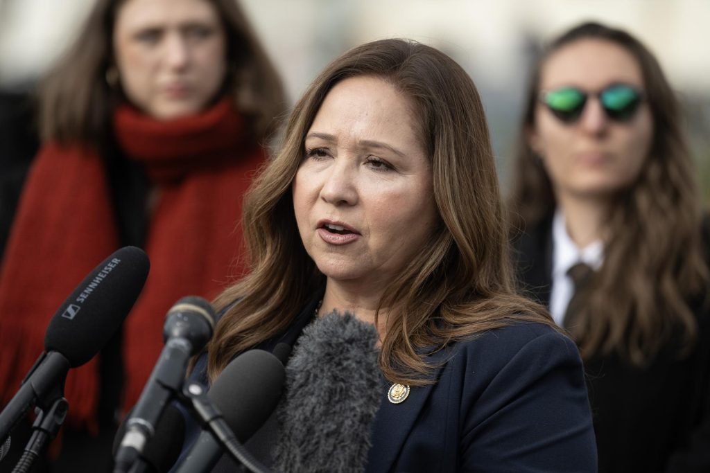 Fotografía de archivo de la congresista estadounidense Adelita Grijalva. EFE/EPA/LUKE JOHNSON