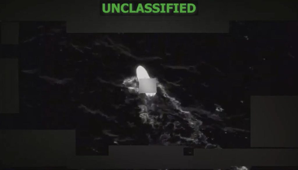 Captura de video tomada de la cuenta oficial de la red social X @Southcom del Comando Sur de los Estados Unidos que muestra el ataque a una embarcación este martes, en aguas internacionales. EFE/ @Southcom