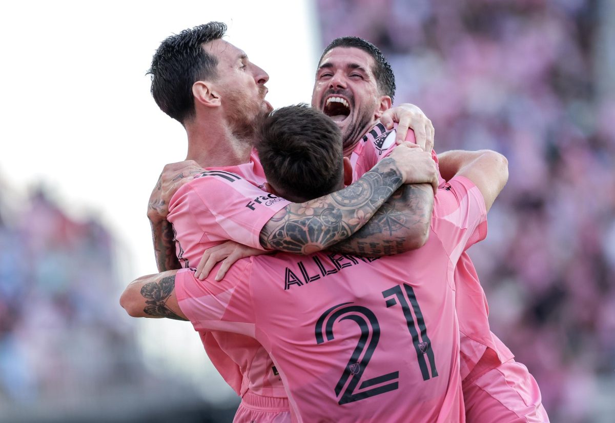 Los argentinos del Inter Miami Lionel Messi, Rodrigo De Paul y Tadeo Allende celebran el título en la final de la MLS. EFE/EPA/CRISTOBAL HERRERA-ULASHKEVICH
