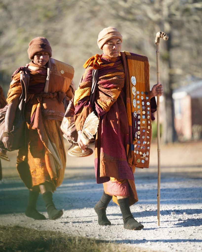 La caminata espiritual de los monjes budistas continuará este viernes por la mañana con un nuevo tramo que conectará a varias comunidades del área de Cabarrus y Rowan, bajo resguardo de las autoridades locales.