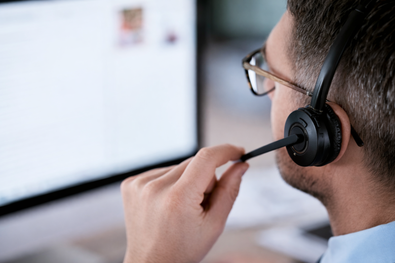 La Policía de Winston-Salem invita a formar parte de los despachadores del 911. Foto: Freepik.