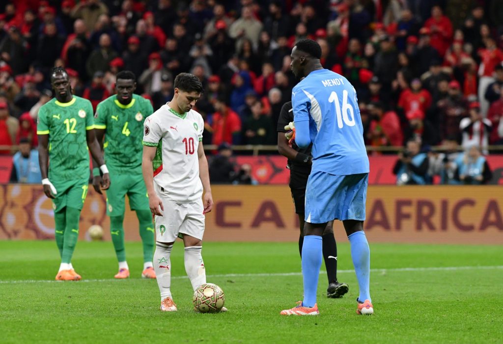 Senegal se corona en Marruecos en una final que roza el escándalo y condena a Brahim