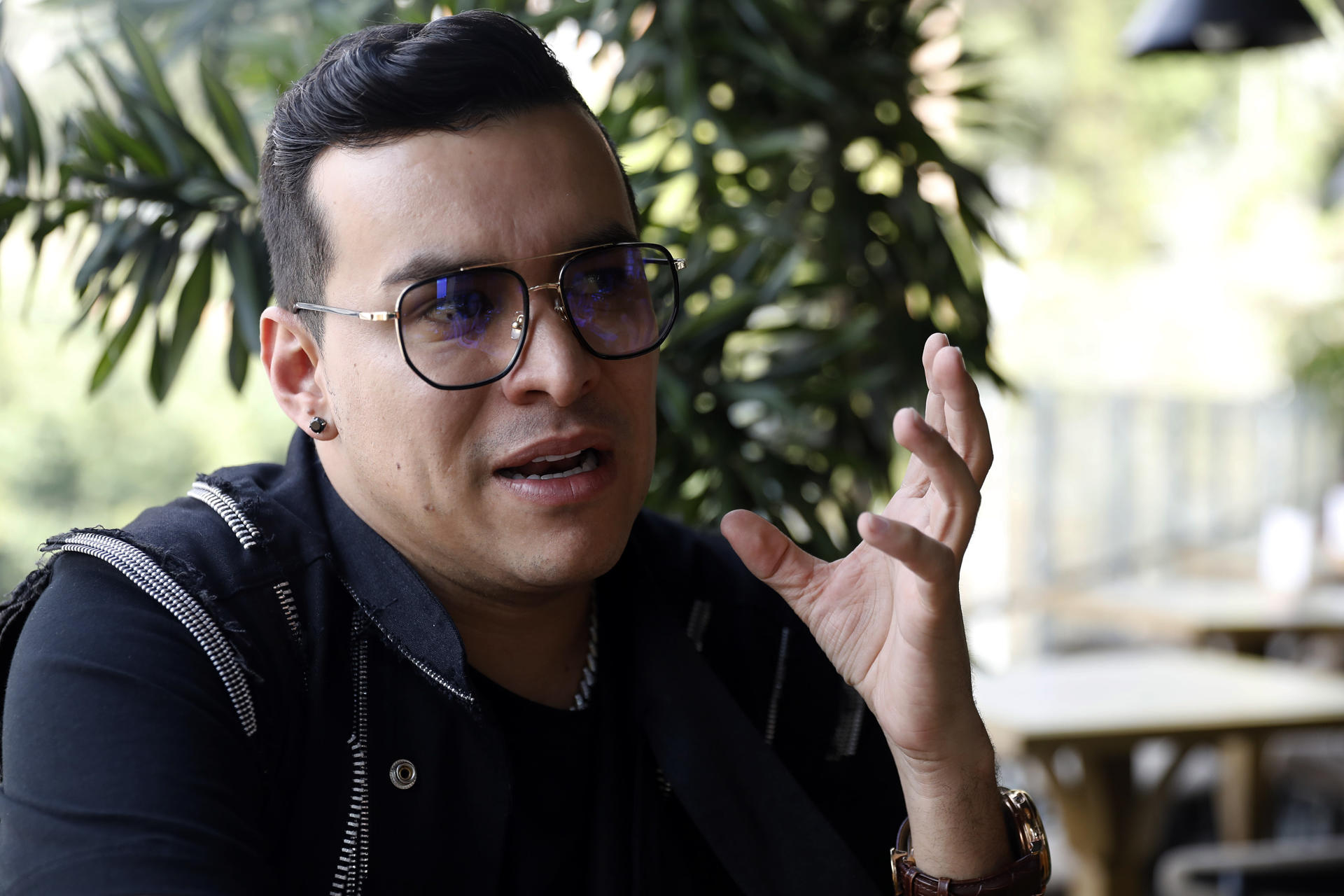 コロンビア、飛行機事故で亡くなったポピュラー音楽歌手エイソン・ヒメネスさんを追悼