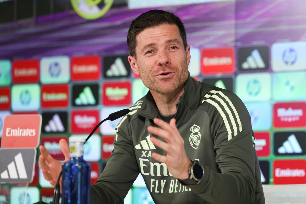 El entrenador del Real Madrid, Xabi Alonso, ofrece una rueda de prensa después del entrenamiento en la Ciudad Deportiva de Valdebebas para preparar el partido de LaLiga frente al Real Betis. EFE/Kiko Huesca 