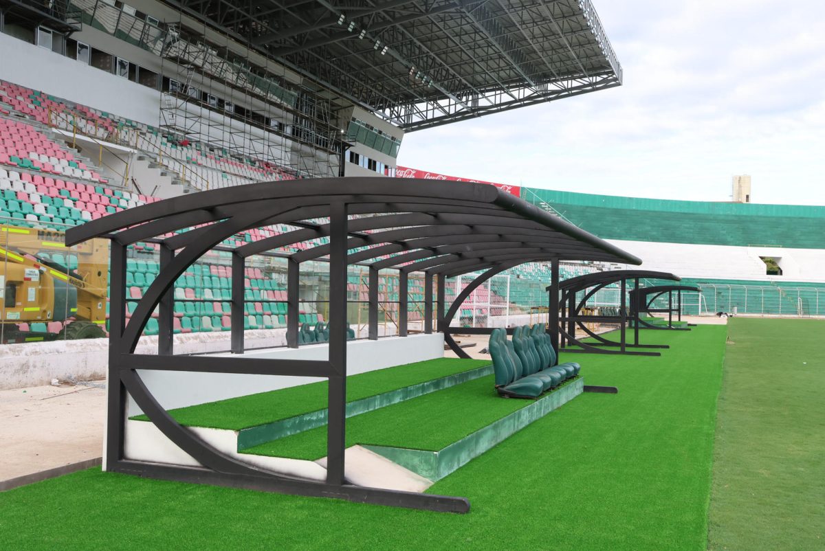 Fotografía del 20 de enero de 2026 que muestra el estadio Ramón Tahuichi Aguilera en Santa Cruz (Bolivia) y donde este domingo se jugará el partido amistoso entre Bolivia y México, con el 92 % de avance en las obras de reparación. EFE/Juan Carlos Torrejon