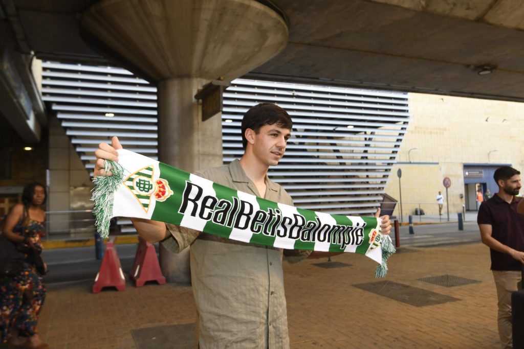 El uruguayo Petit, primer refuerzo del Granada tras romper el Betis su cesión al Mirandés