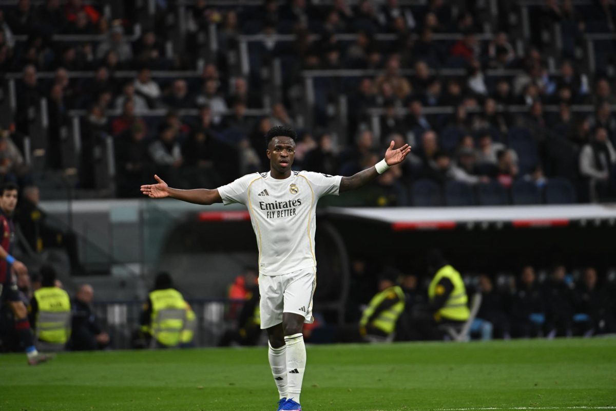 El jugador del Real Madrid Vinicius Jr durante el partido de LaLiga EA Sports disputado contra el Levante UD este sábado en el estadio Santiago Bernabéu de Madrid. EFE/ FERNANDO VILLAR 