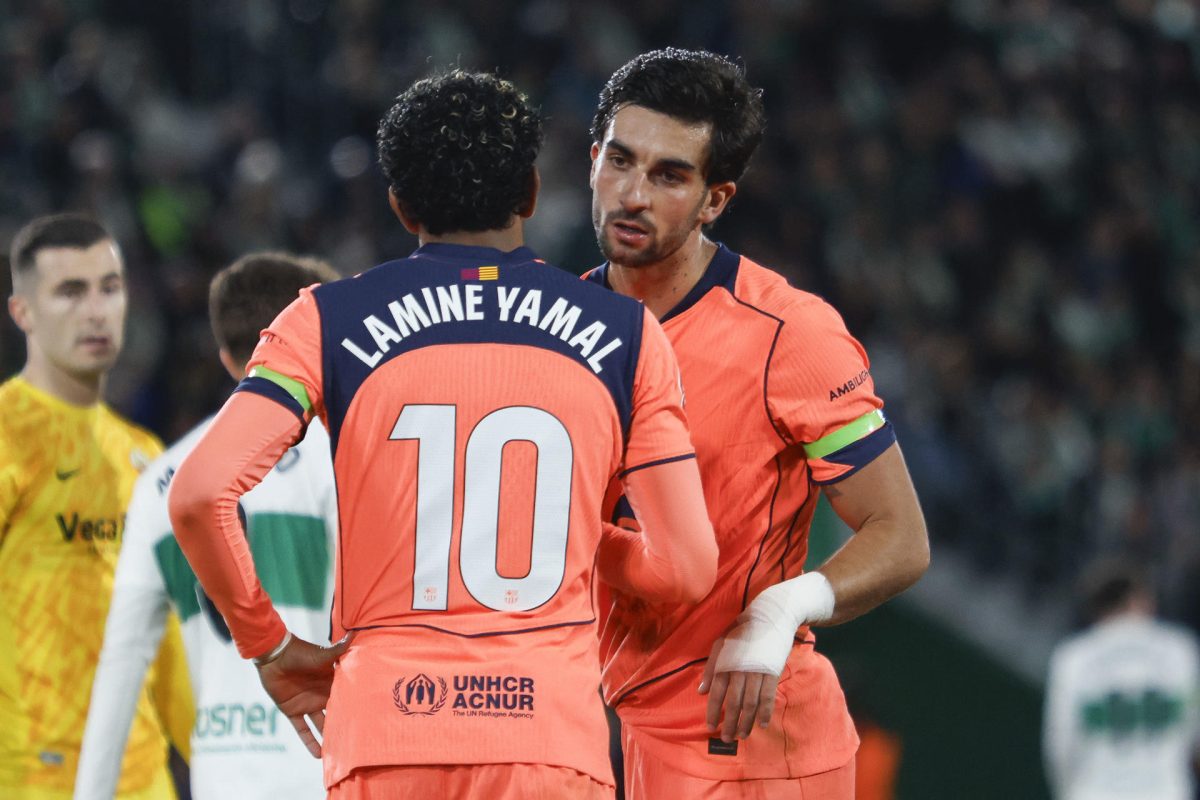 Los jugadores del FC Barcelona, Ferrán Torres y Lamine Yamal, durante el encuentro correspondiente a la jornada 22 de la Liga EA Sports que disputan Elche y FC Barcelona en el estadio Martínez Valero, en la localidad alicantina. EFE / Pablo Miranzo.

