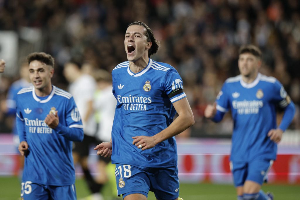 Carreras y Mbappé dan el triunfo a un gris Real Madrid ante un Valencia sin pegada