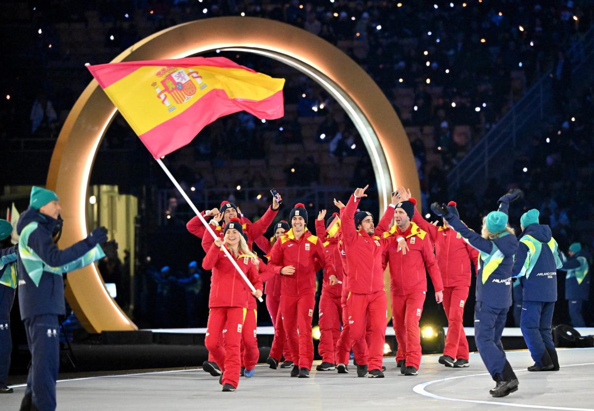 La delegación de España, durante la ceremonia de inauguración de los Juegos Olímpicos de Milán Cortina 2026. EFE/PETER KNEFFEL / POOL 