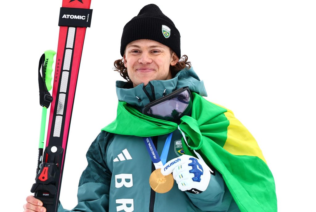 Lucas Pinheiro Braathen, medallista de oro de Brasil en los Juegos Olímpicos de Invierno 2026. EFE/EPA/ANNA SZILAGYI