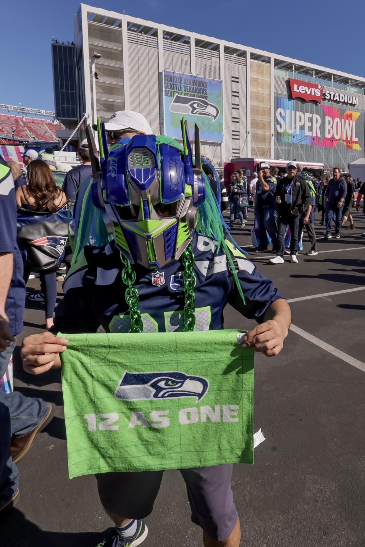 Un aficionado de los Seattle Seahawks a su llegada al Levi's Stadium en Santa Clara, California. EFE/EPA/CHRIS TORRES 