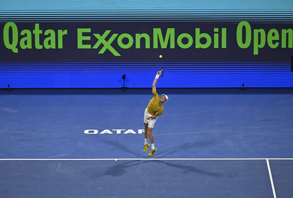 Sinner cae ante Mensik y deja Doha sin una final con Alcaraz Sinner cae ante Mensik y deja Doha sin una final con Alcaraz