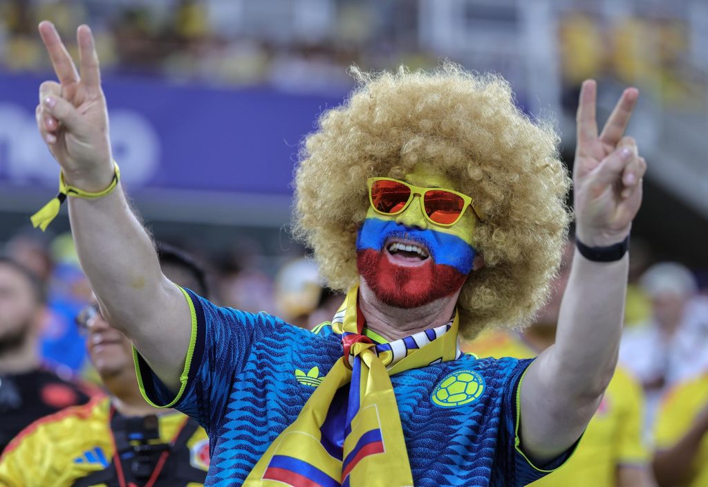 Aficionados de Colombia reaccionan durante el partido amistoso internacional entre Colombia y Croacia en Orlando, Florida (EE.UU.). EFE/CRISTOBAL HERRERA-ULASHKEVICH 