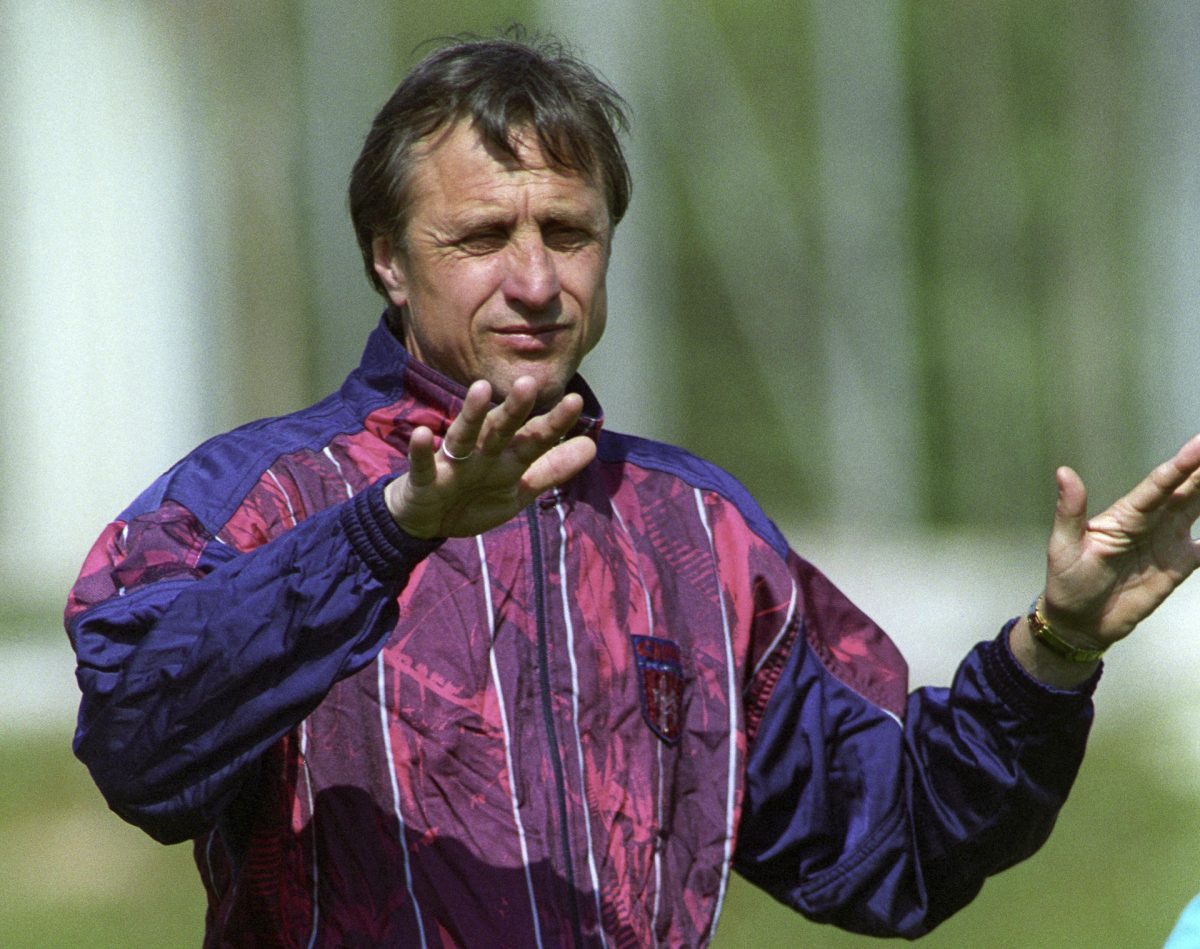 Imagen de archivo de Johan Cruyff dirigiendo un entrenamiento. EFE/ANDREU DALMAU SPAIN FOOTBALL FC BARCELONA: BARCELONA, 17/03/1995.-FC coach. Barcelona Johan Cruyff leads a workout. EFE /apj 