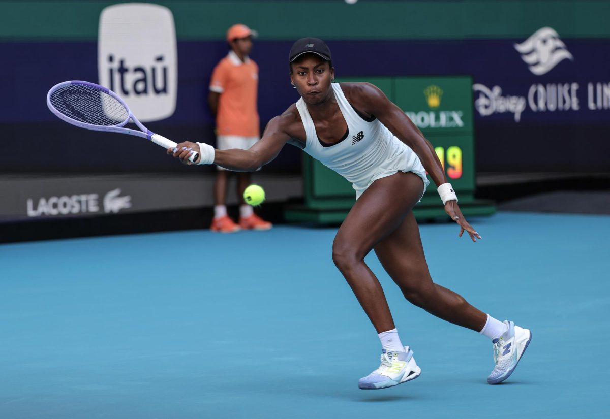 La estadounidense Coco Gauff en acción contra Aryna Sabalenka, de Bielorrusia, durante el partido final femenino del torneo de tenis Miami Open 2026 en el estadio Hard Rock Stadium de Miami, Florida (EE.UU.). EFE/CRISTOBAL HERRERA-ULASHKEVICH 