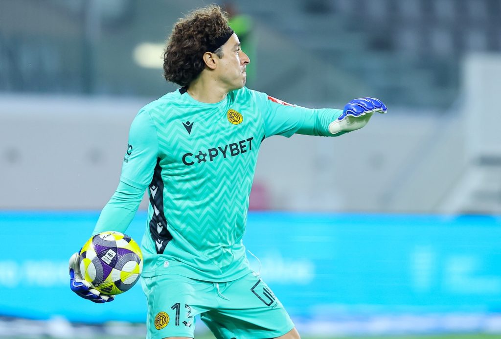 Memo Ochoa en su paso por Europa