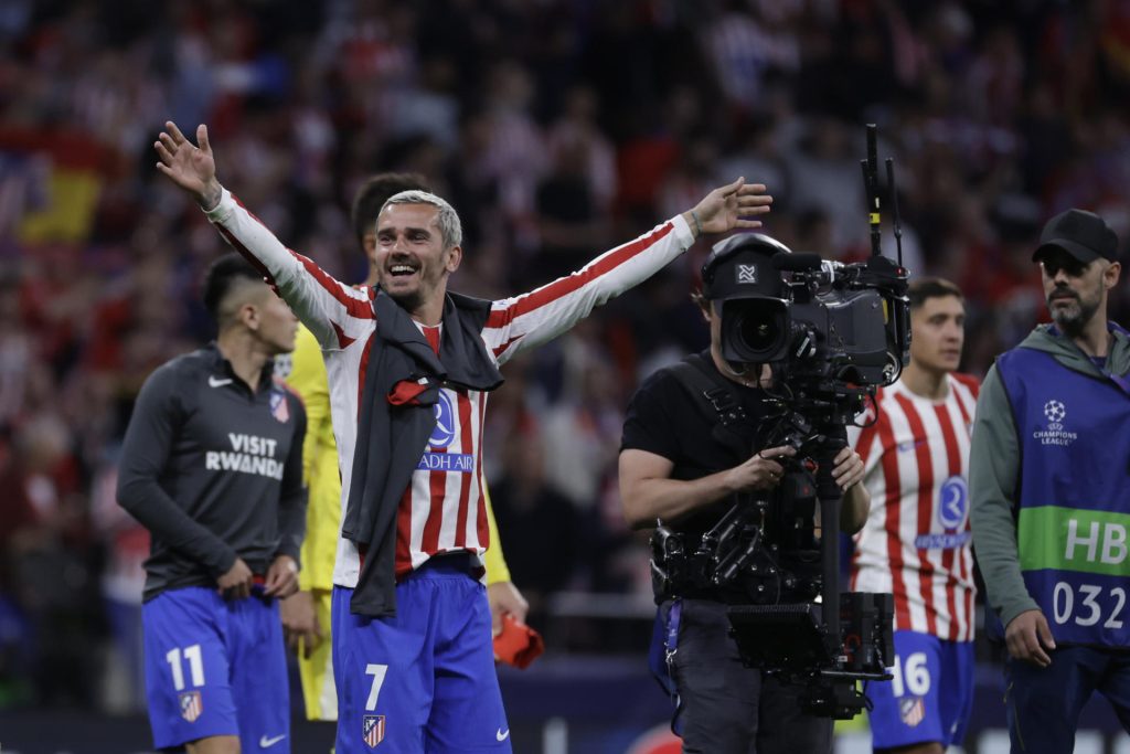 El delantero del Atlético de Madrid Antoine Griezmann al finalizar el partido de vuelta de cuartos de final de Liga de Campeones que Atlético de Madrid y FC Barcelona disputaron el martes 14 de abril en el estadio Metropolitano, en Madrid. EFE/Juanjo Martín