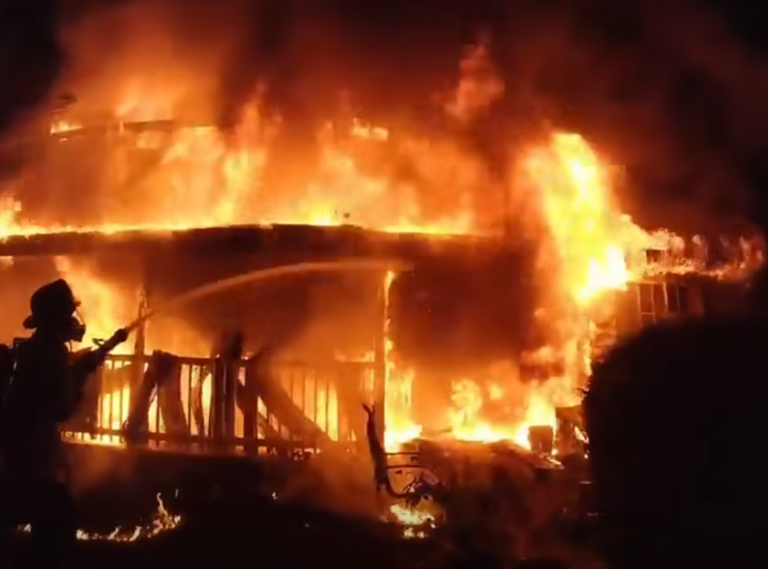 Authorities Investigate Severe House Fire in Charlotte - News Directory 3